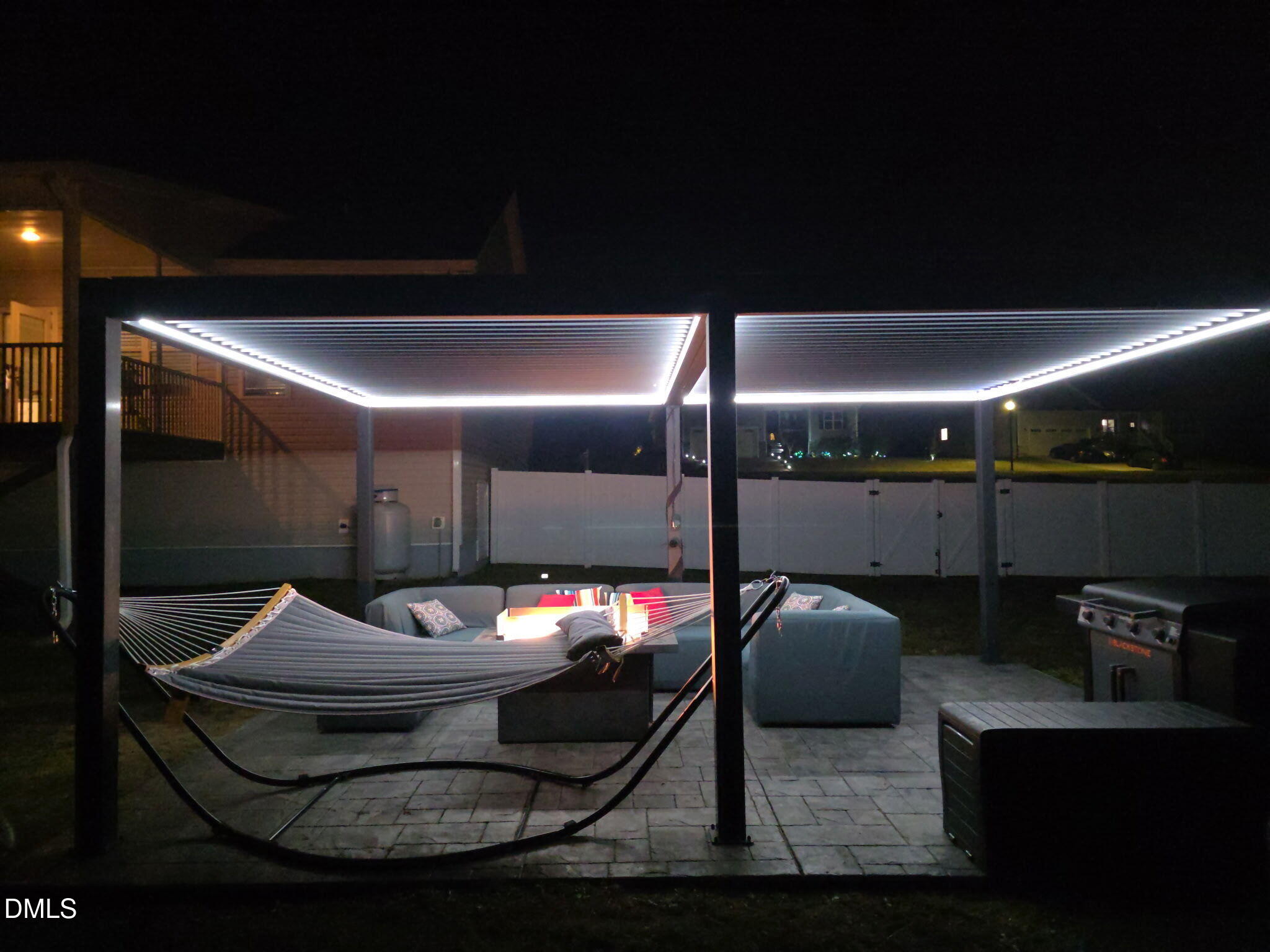 73 Rabbit Run Drive Smithfield, NC 27577 - Photo 44 of 46 a room with furniture and lamp