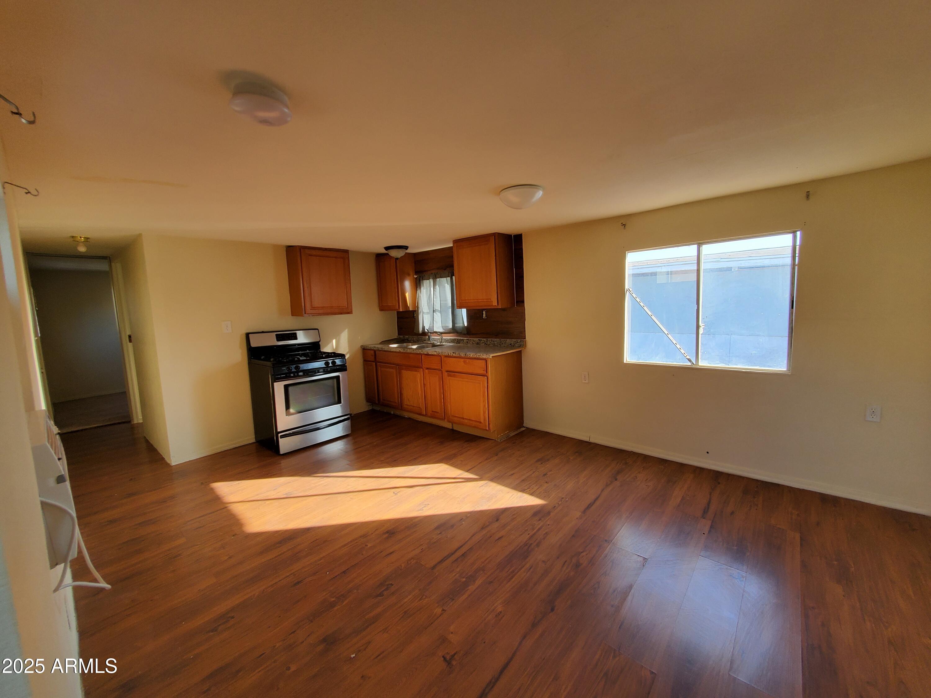 610 West Frontier Street, Unit 33 Eloy, AZ 85131 - Photo 3 of 5 20250710_073913
