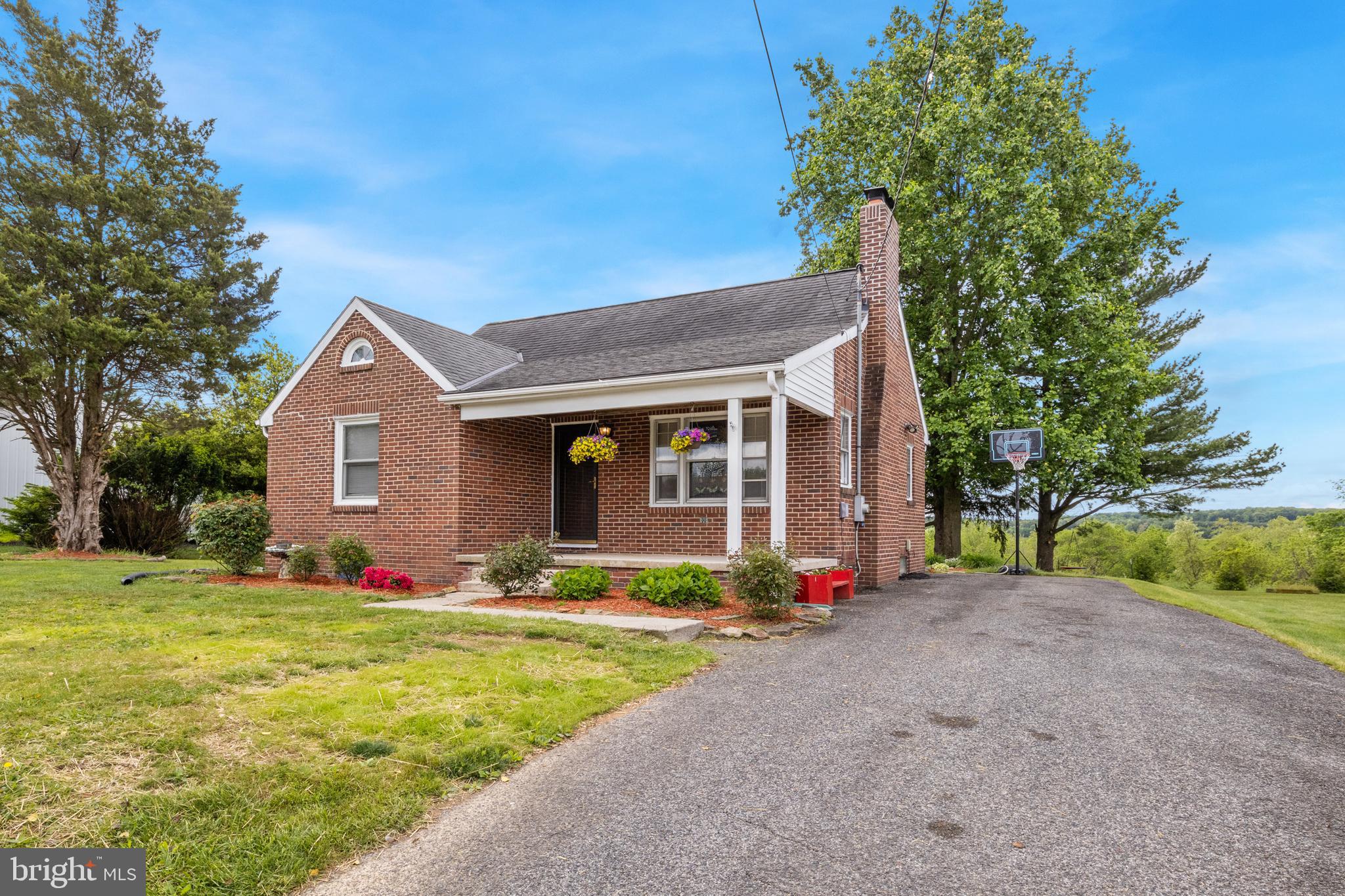 798 Fairview Drive Hanover, PA 17331 - Photo 2 of 24