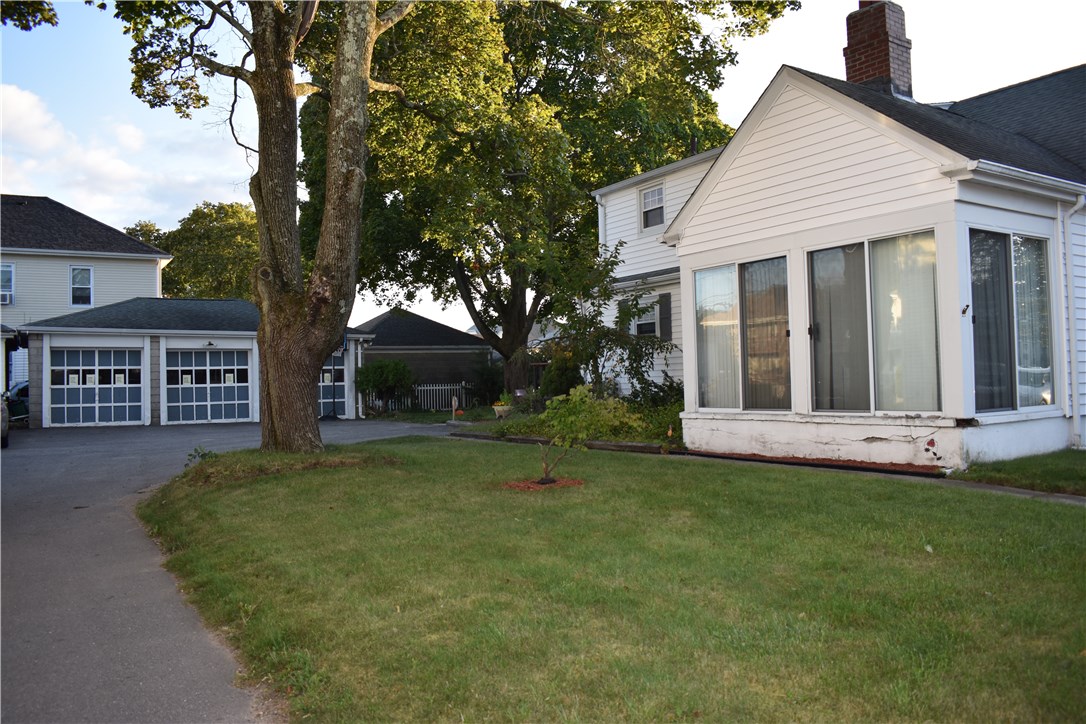 129 Carter Avenue Pawtucket, RI 02861 - Photo 2 of 28