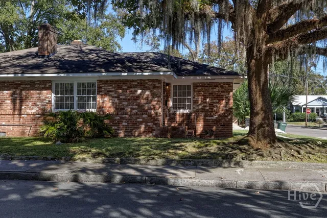 $2,200 | 916 Maupas Avenue, Unit TWO, Savannah, GA 31401