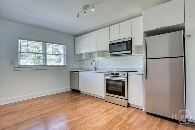 $2,200 | 916 Maupas Avenue, Unit TWO, Savannah, GA 31401