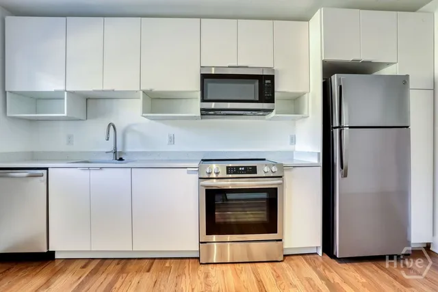 $2,200 | 916 Maupas Avenue, Unit TWO, Savannah, GA 31401