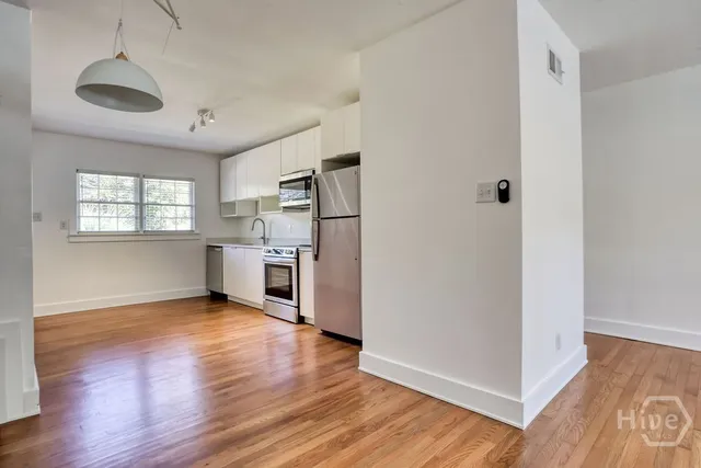 $2,200 | 916 Maupas Avenue, Unit TWO, Savannah, GA 31401