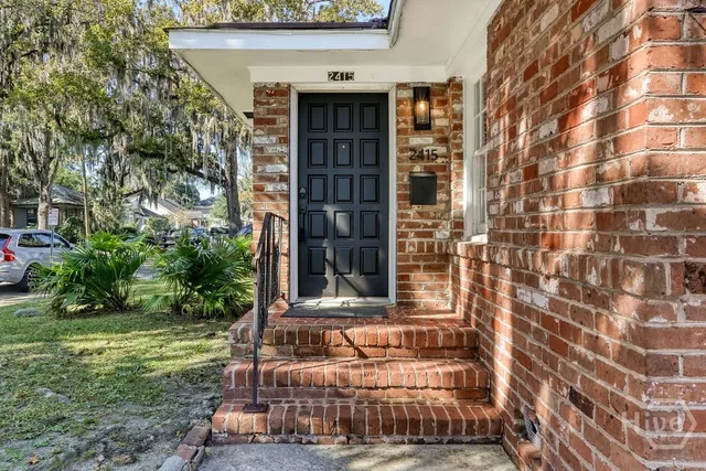 $2,200 | 916 Maupas Avenue, Unit TWO, Savannah, GA 31401