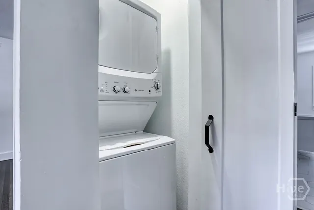 $2,200 | 916 Maupas Avenue, Unit TWO, Savannah, GA 31401