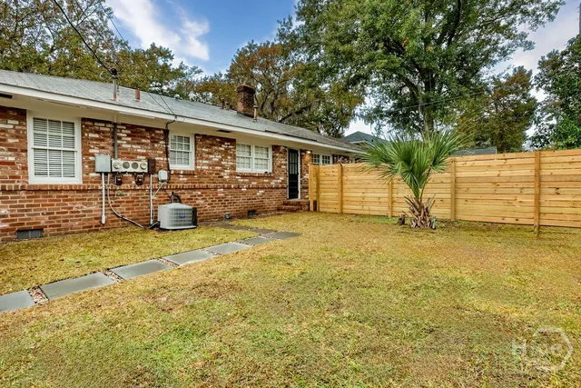 $2,200 | 916 Maupas Avenue, Unit TWO, Savannah, GA 31401