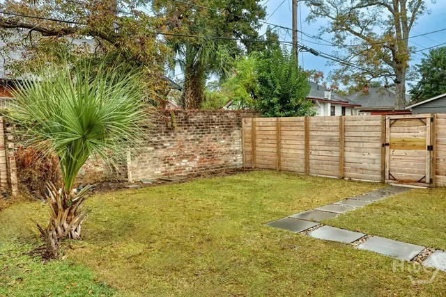 $2,200 | 916 Maupas Avenue, Unit TWO, Savannah, GA 31401