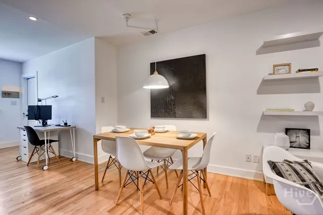 $2,200 | 916 Maupas Avenue, Unit TWO, Savannah, GA 31401