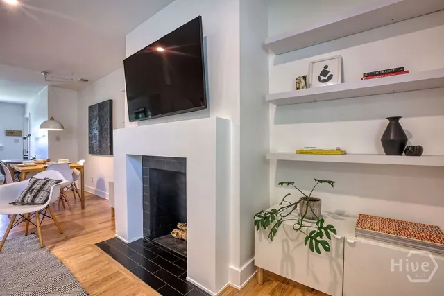 $2,200 | 916 Maupas Avenue, Unit TWO, Savannah, GA 31401