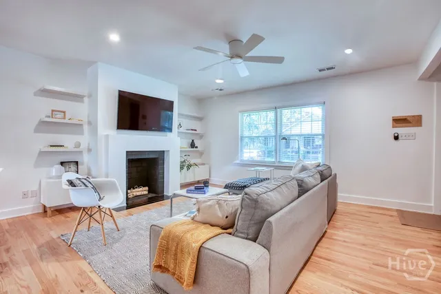 $2,200 | 916 Maupas Avenue, Unit TWO, Savannah, GA 31401