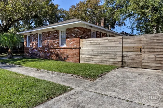 $2,200 | 916 Maupas Avenue, Unit TWO, Savannah, GA 31401