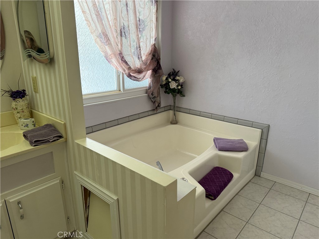 7452-7452 Live Oak Road Corning, CA 96021 - Photo 15 of 19 a bathroom with a tub