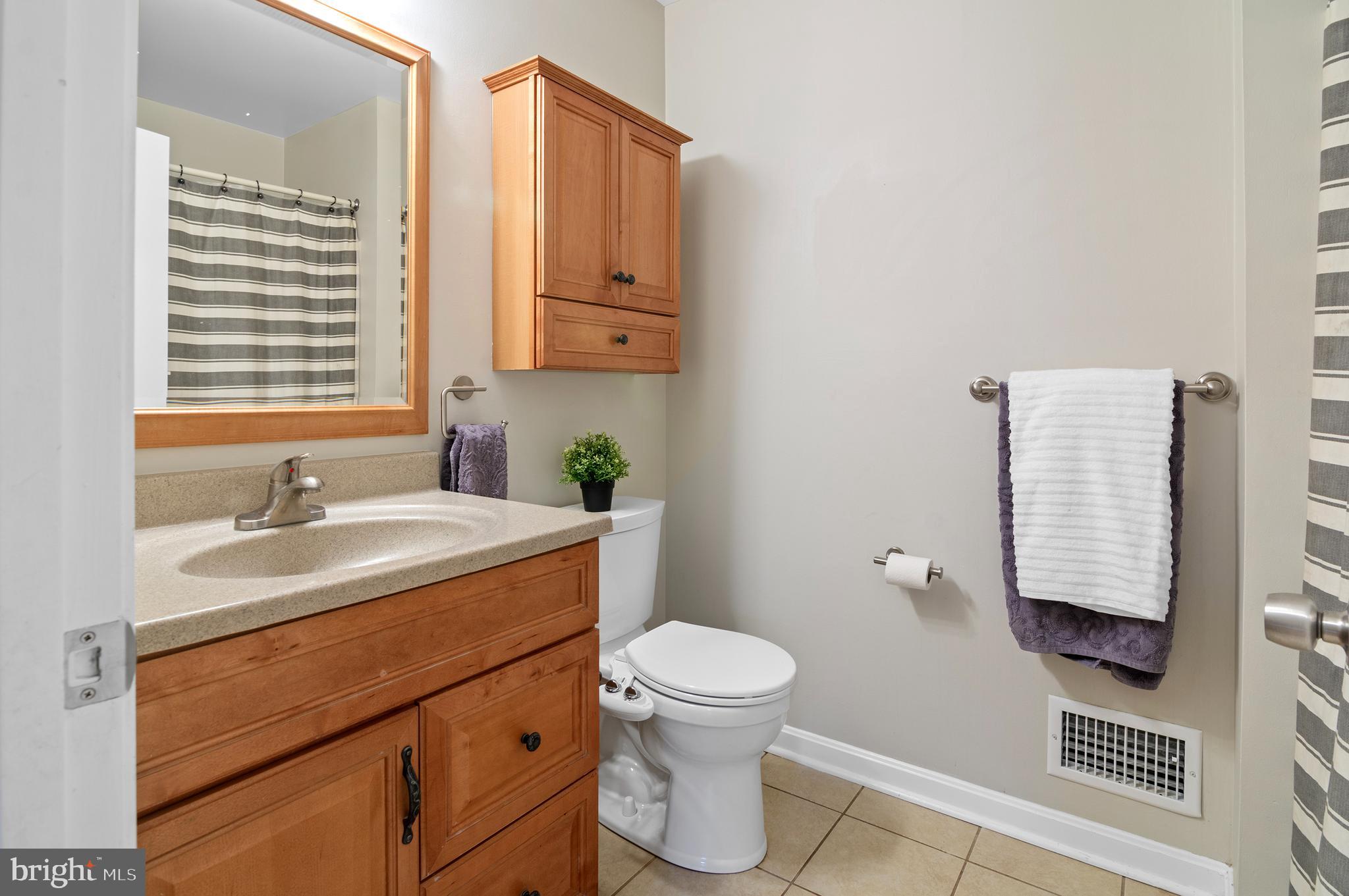 40 Dorba Court Severna Park, MD 21146 - Photo 35 of 67 Upstairs Hall Full Bath