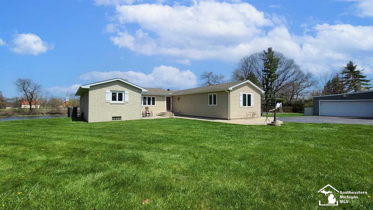 4010 South Custer Road Monroe, MI 48161 - Photo 2 of 48