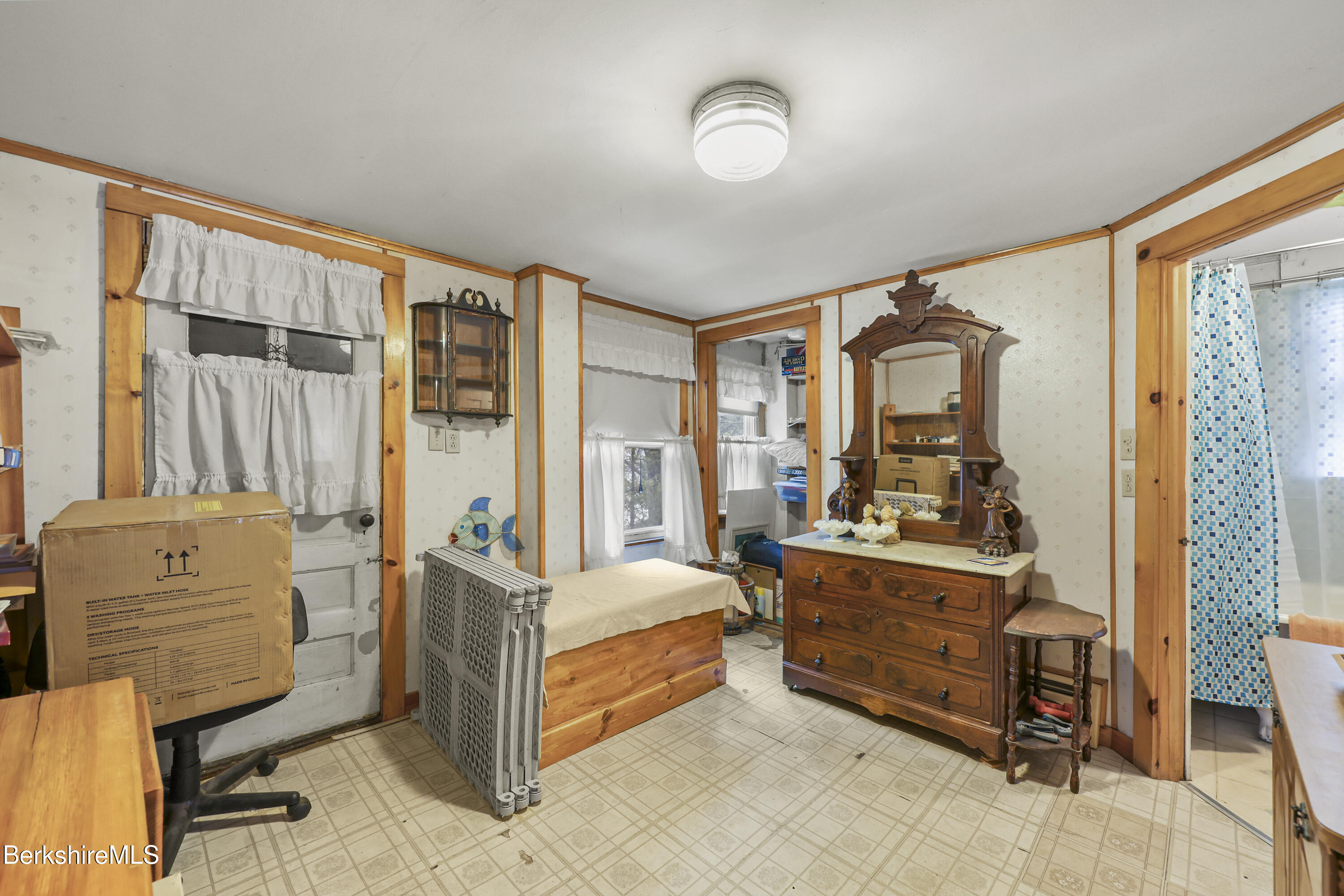 2 Horn Place Adams, MA 01220 - Photo 20 of 42 95 Second Floor Family Room