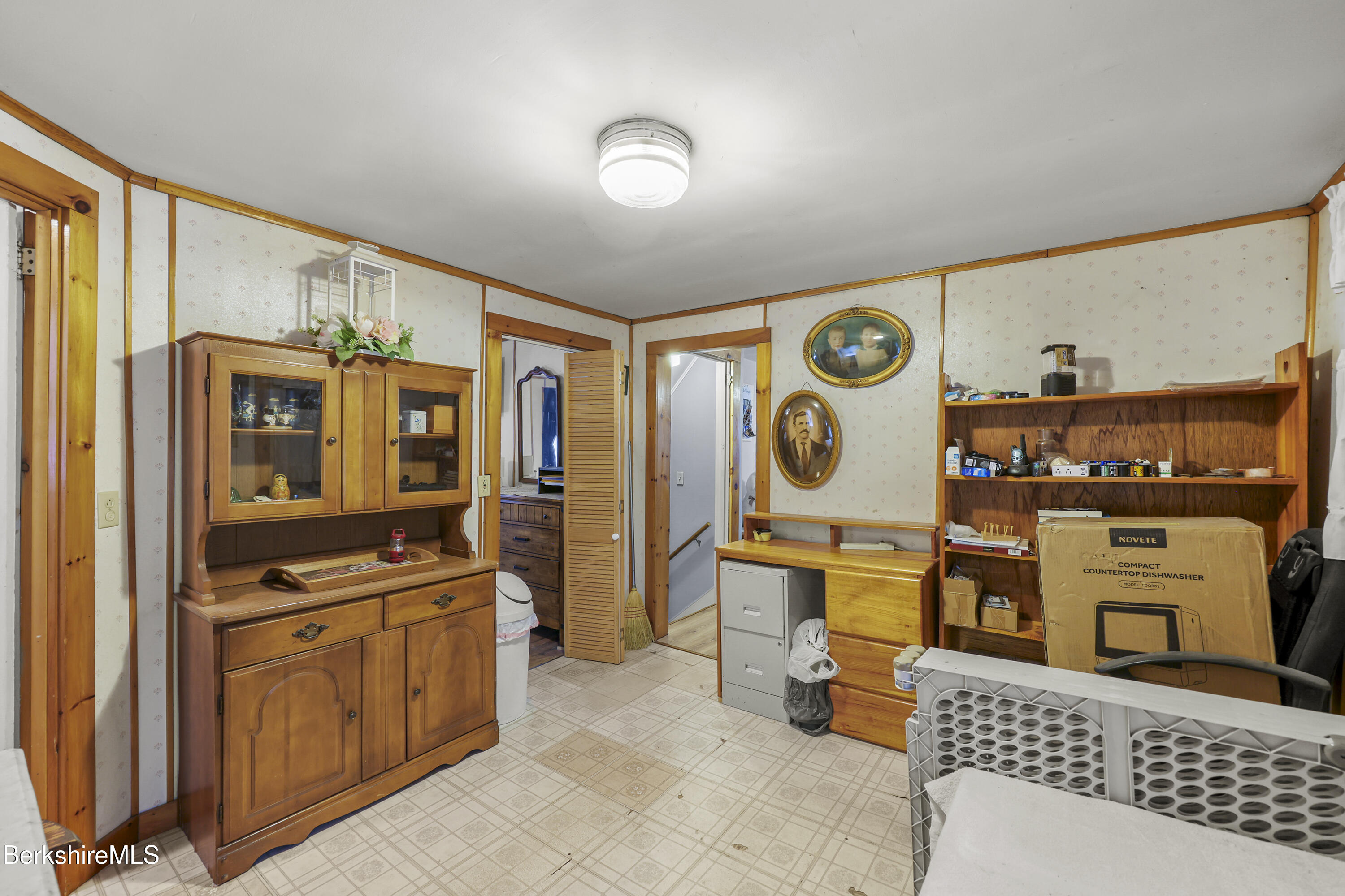 2 Horn Place Adams, MA 01220 - Photo 21 of 42 105 Second Floor Family Room