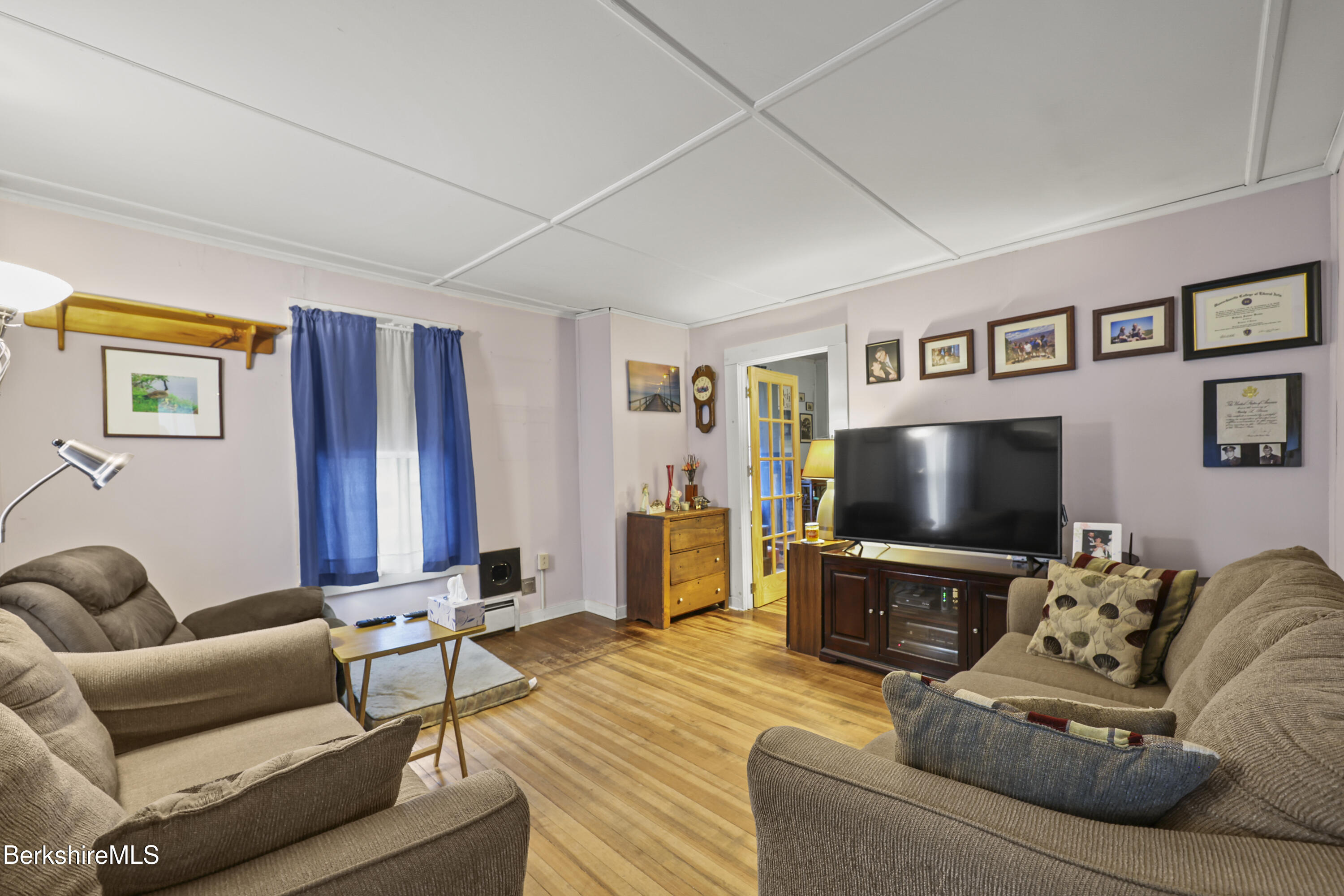 2 Horn Place Adams, MA 01220 - Photo 4 of 42 20 Living Room