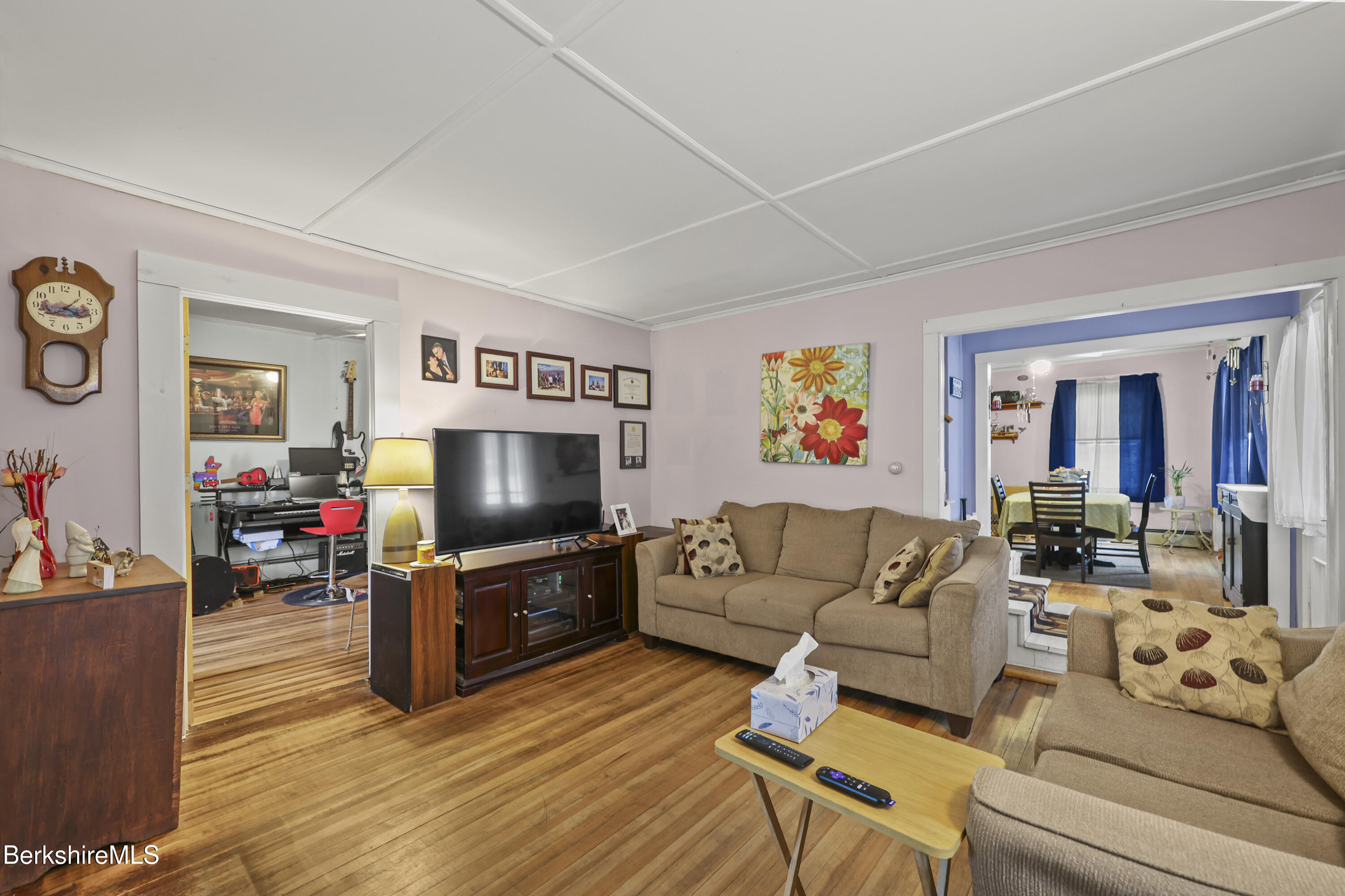 2 Horn Place Adams, MA 01220 - Photo 5 of 42 25 Living Room