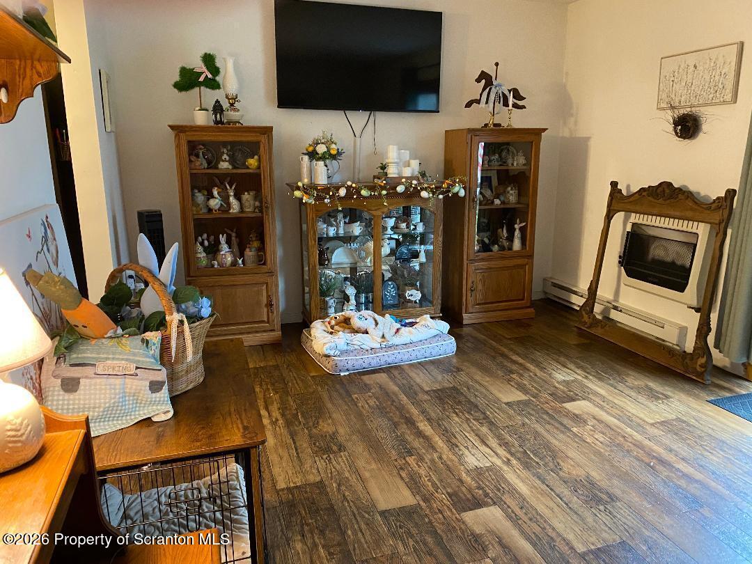 107 Keystone Hls Road, Unit 407 Factoryville, PA 18419 - Photo 12 of 24 Living Room