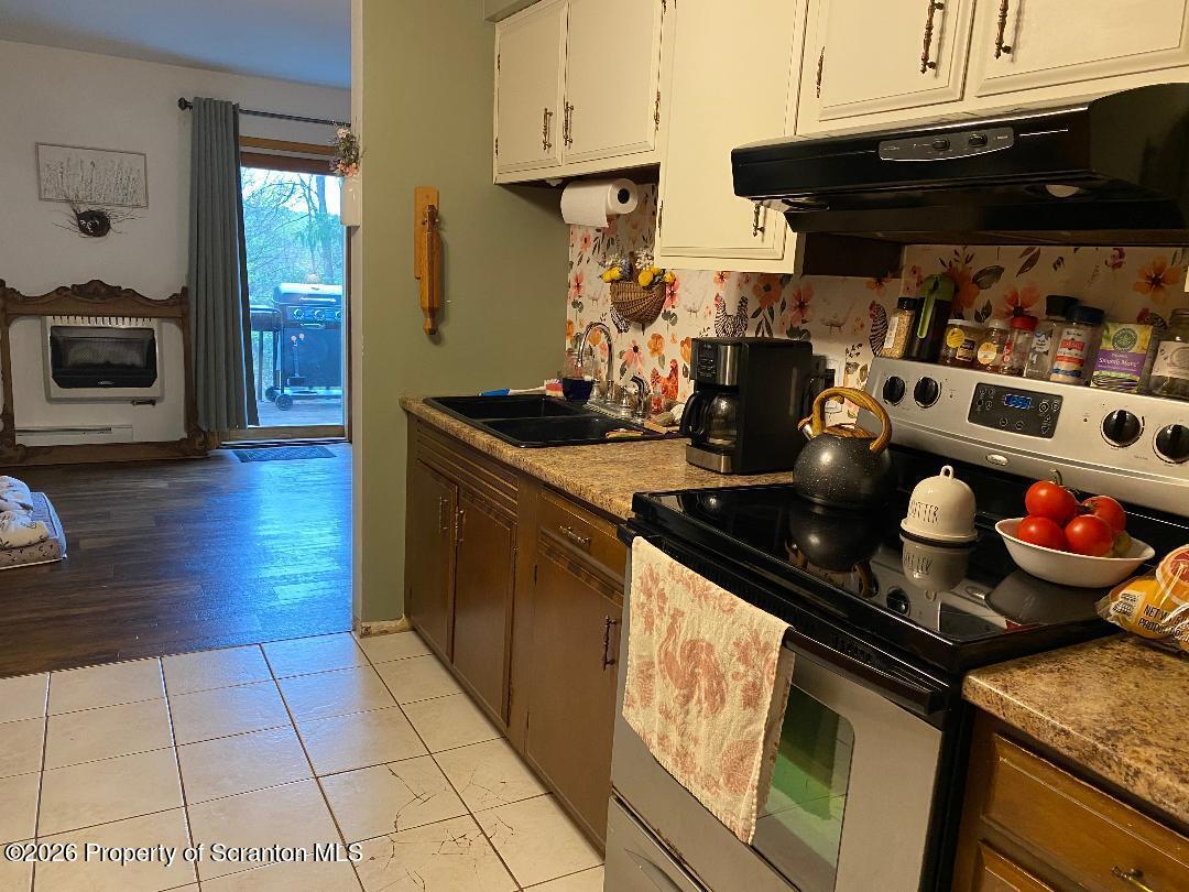 107 Keystone Hls Road, Unit 407 Factoryville, PA 18419 - Photo 7 of 24 Kichen 2
