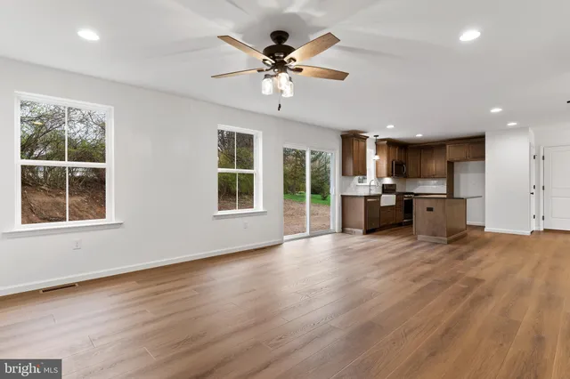 a view of an empty room with a kitchen