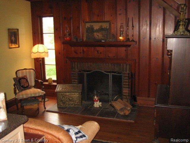 7550 Allen Road Fenton, MI 48430 - Photo 3 of 21 Living Room Frplc