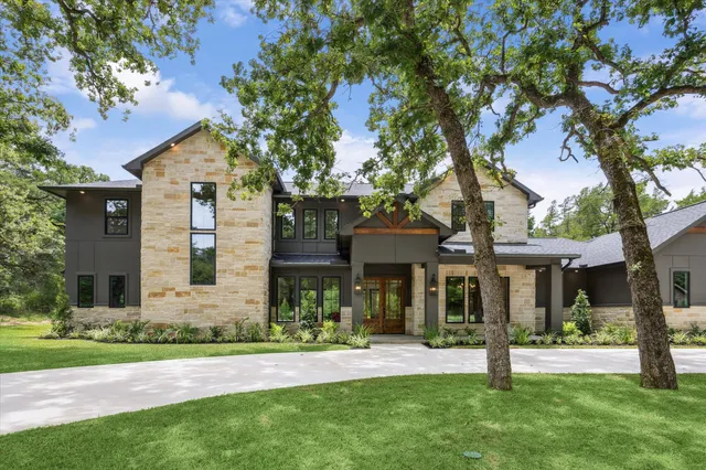 $899,000 | 211 St Andrews Drive, New Ulm, TX 78950