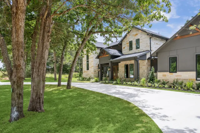 $899,000 | 211 St Andrews Drive, New Ulm, TX 78950