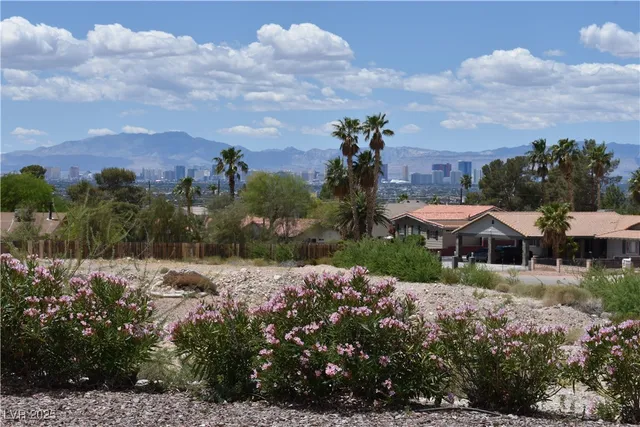 $1,800 | 6889 Beverly Glen Avenue, Las Vegas, NV 89110