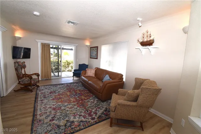 $1,800 | 6889 Beverly Glen Avenue, Las Vegas, NV 89110