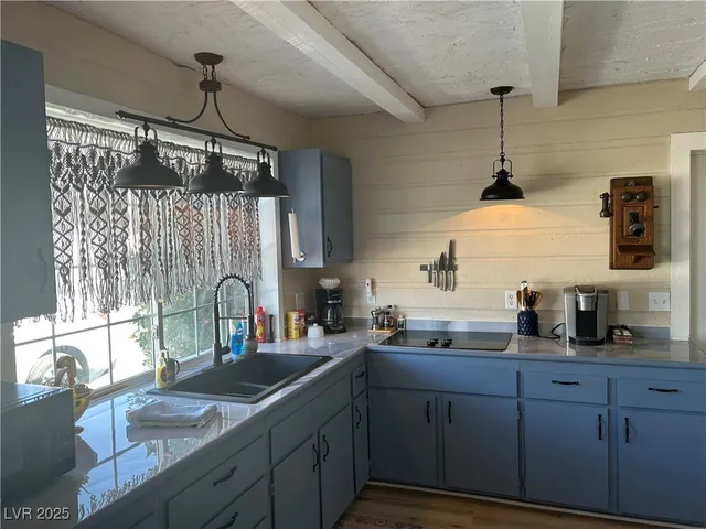 $1,800 | 6889 Beverly Glen Avenue, Las Vegas, NV 89110