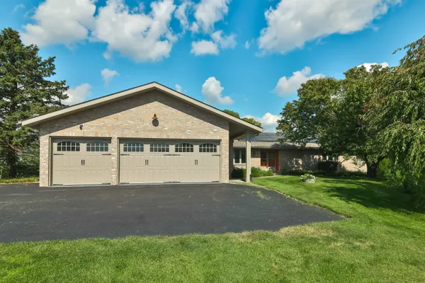 $480,000 | 9525 Brenda Drive, Roscoe, IL 61073