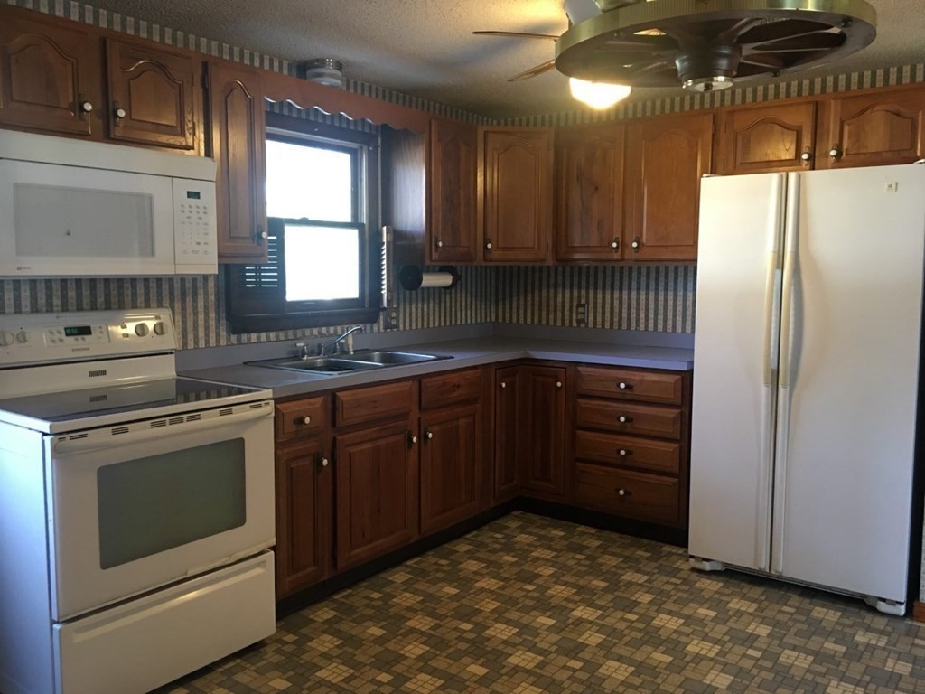68 Lavender Lane Springfield, MA 01129 - Photo 5 of 22 Gallery Image 5