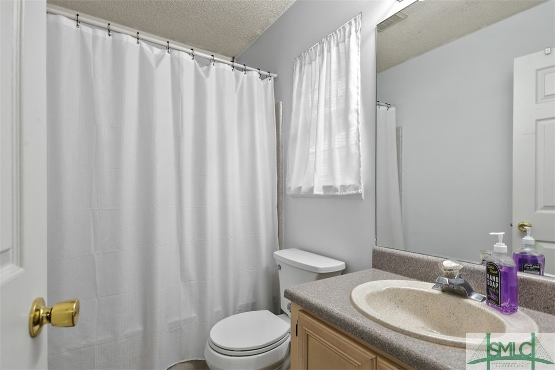 21 Highpoint Court Savannah, GA 31410 - Photo 19 of 37 HALL BATH