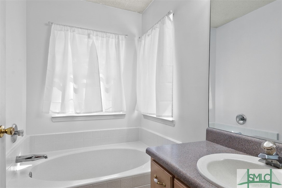 21 Highpoint Court Savannah, GA 31410 - Photo 31 of 37 PRIMARY BATHROOM