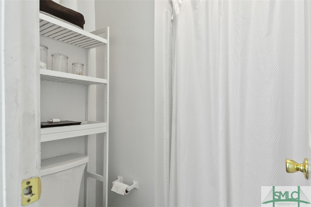 21 Highpoint Court Savannah, GA 31410 - Photo 32 of 37 PRIMARY BATHROOM