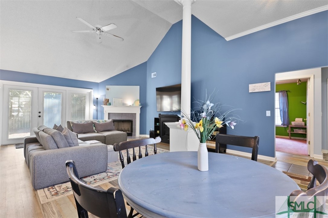 21 Highpoint Court Savannah, GA 31410 - Photo 9 of 37 FAMILY ROOM/DINING ROOM COMBO