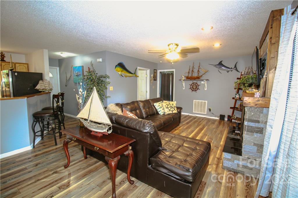 352 Runyans Road Grover, NC 28073 - Photo 4 of 22 Gallery Image 4