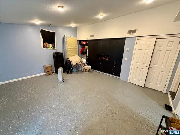 a view of livingroom with furniture