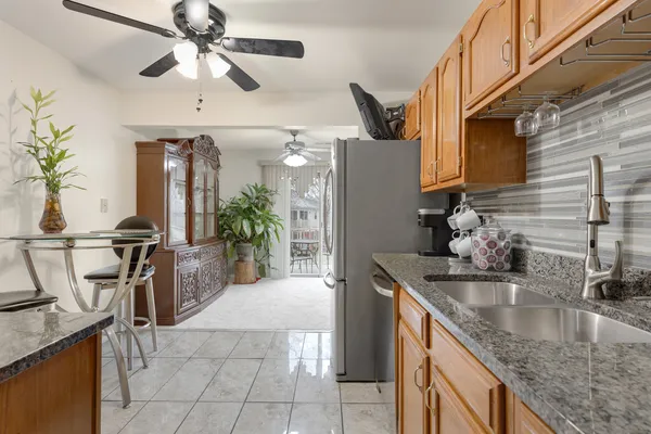 $299,900 | 2838 Meadow Lane, Unit W2, Schaumburg, IL 60193
