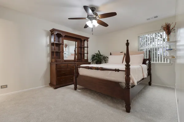 $299,900 | 2838 Meadow Lane, Unit W2, Schaumburg, IL 60193