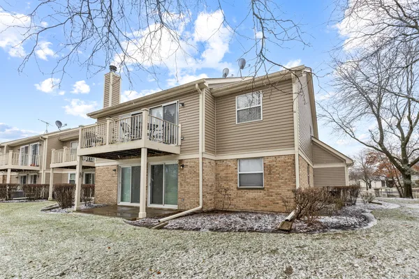 $299,900 | 2838 Meadow Lane, Unit W2, Schaumburg, IL 60193