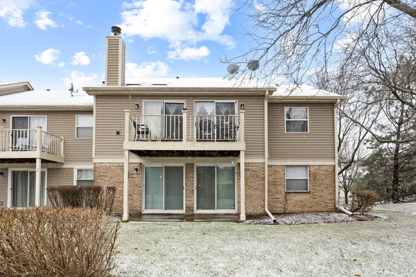 $299,900 | 2838 Meadow Lane, Unit W2, Schaumburg, IL 60193