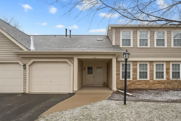 $299,900 | 2838 Meadow Lane, Unit W2, Schaumburg, IL 60193