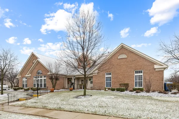 $299,900 | 2838 Meadow Lane, Unit W2, Schaumburg, IL 60193