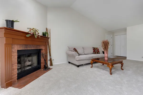 $299,900 | 2838 Meadow Lane, Unit W2, Schaumburg, IL 60193