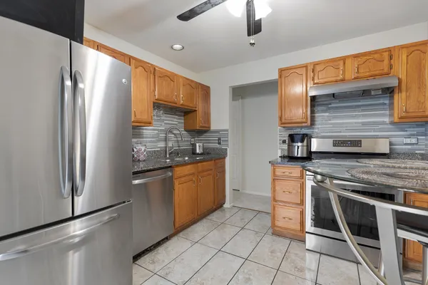 $299,900 | 2838 Meadow Lane, Unit W2, Schaumburg, IL 60193