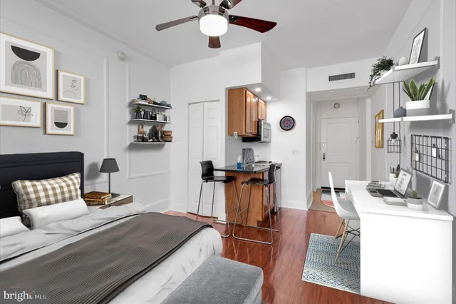 $1,095 | 1324 Locust Street, Unit 509, Philadelphia, PA 19107