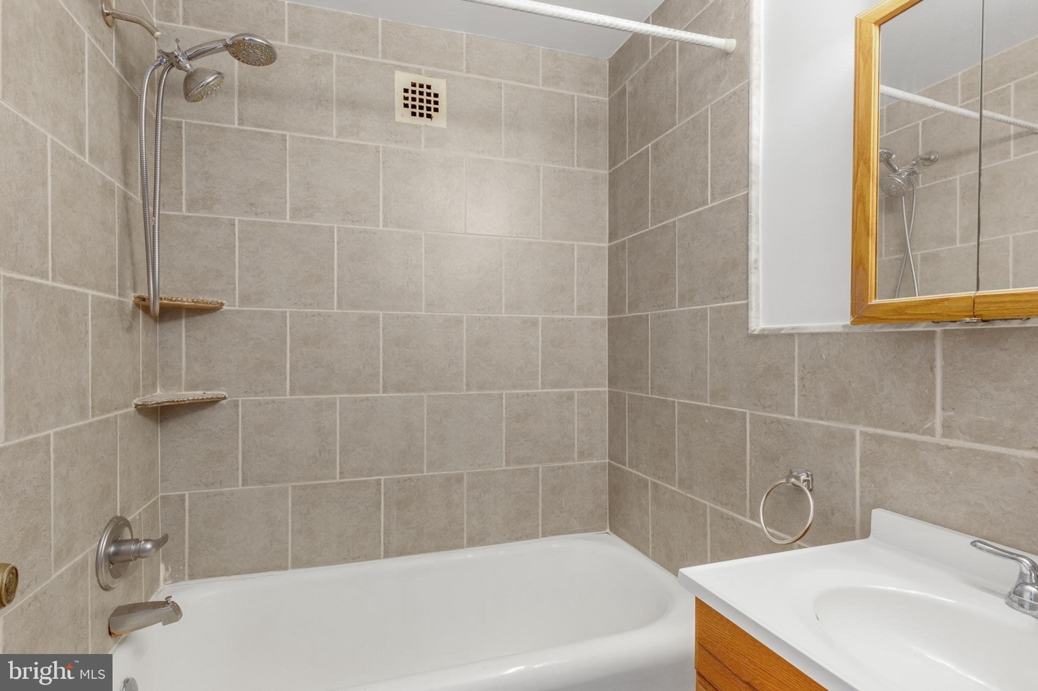 1324 Locust Street, Unit 509 Philadelphia, PA 19107 - Photo 9 of 33